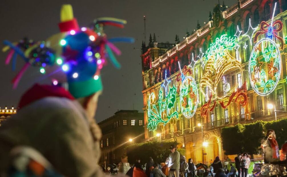 Brugada encabeza encendido navideño en Zócalo de CDMX; "Construimos alegría y convivencia en este hermoso lugar", dice.
Foto: Luis Camacho | El Universal