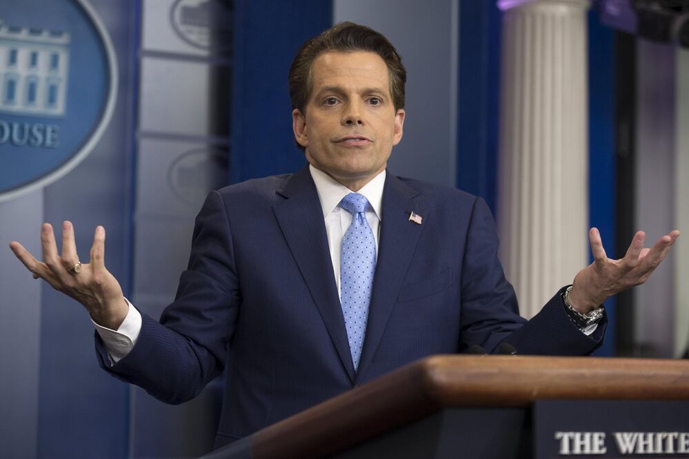 Se divorcia, lo despiden y lo dan por muerto: la peor semana del "pobre Scaramucci"