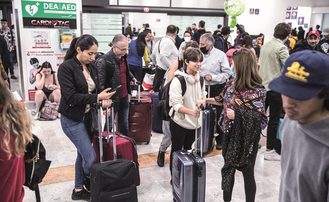 Además de las tarifas aeroportuarias, en México hay gravámenes que elevan 4% el precio del boleto. Foto: Archivo / EL UNIVERSAL