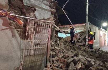 Se derrumba casa de adobe en la Miguel Hidalgo