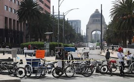 Bicitaxis bloquean Paseo de la Reforma; exigen diálogo con el Gobierno capitalino y la Semovi