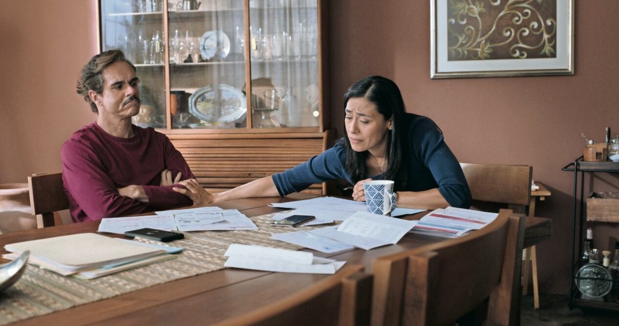 Tony Dalton interpreta en la historia a un abogado que ya no puede comunicarse verbalmente; como esposa del personaje, Vicky Araico. Foto: de BEANCA FILMS