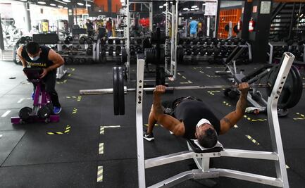 Gimnasios de CDMX celebran reapertura en semáforo naranja con gente al interior 