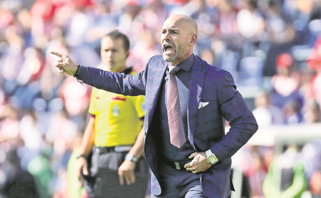 El timonel cementero movió bien sus piezas y controló al Rebaño. FOTO: JOSÉ MÉNDEZ. EFE