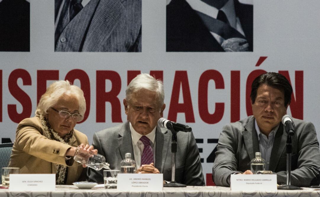 La próxima secretaria de Gobernación, Olga Sánchez Cordero; el presidente electo Andrés Manuel López Obrador y el coordinador del Grupo Parlamentario de San Lázaro, Mario Delgado. FOTO: Cuartoscuro