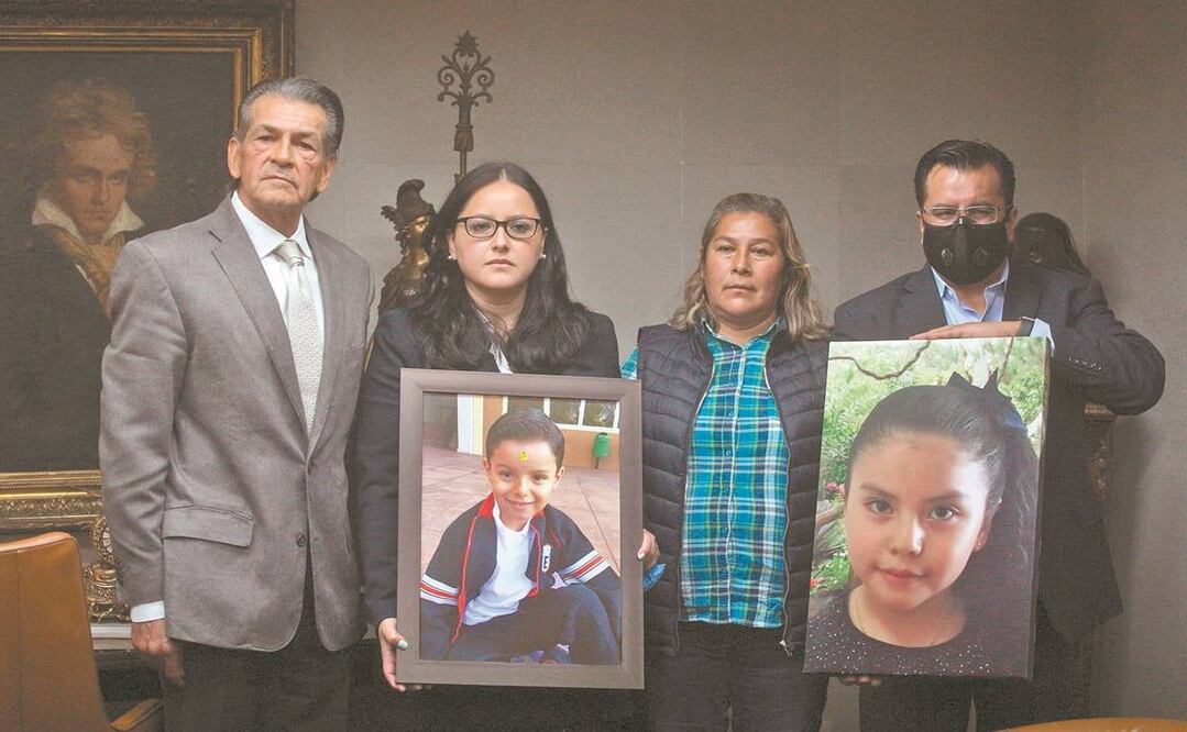 El abogado Enrique Fuentes y padres de víctimas del caso Rébsamen expusieron que en la declaración ante el MP, se acredita que la directora sabía que estaba haciendo algo ilícito al construir un piso más en el inmueble. Foto: GERMÁN ESPINOSA