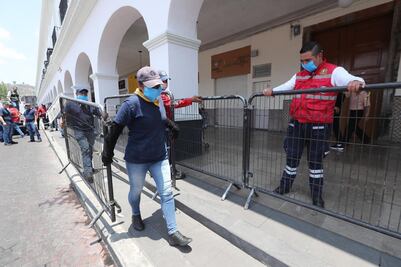 Clausuran zona comercial de los portales de Toluca por Covid-19