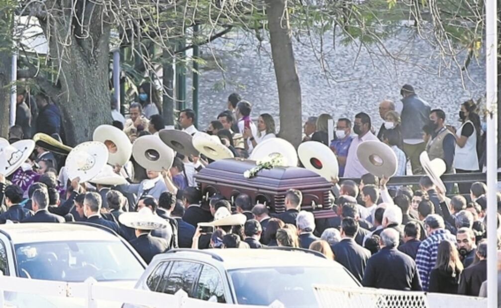 Mariachis, algarabía y silencio para Chente