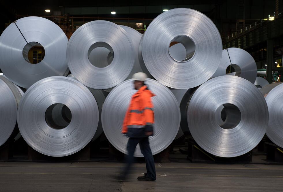 La Comisión Europea señaló que la tasa de 25% a las exportaciones de acero y de 10% a las de aluminio “no se pueden justificar con base en la seguridad nacional” (Foto: EFE)
