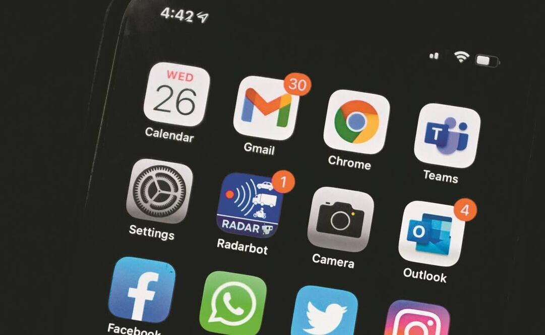 Aplicaciones en un teléfono celular. Pegasus es un malware que puede hackear toda la información. Foto: Sajjad Hussain/AFP.