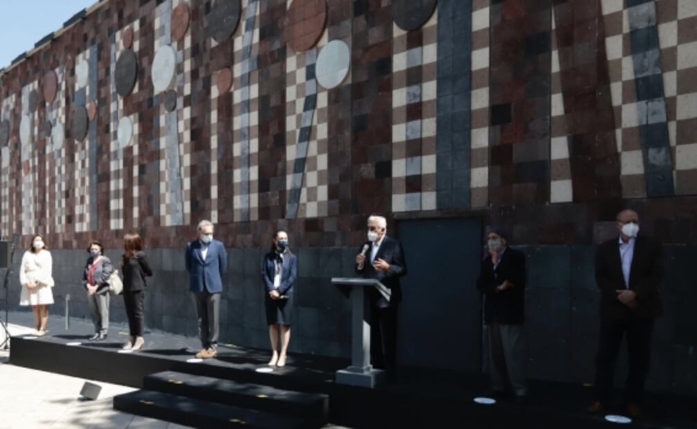 Un paisaje y un vitral: los últimos trabajos de Vicente Rojo para la CDMX