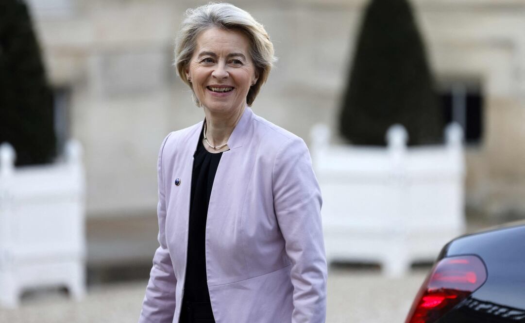 La presidenta de la Comisión Europea, Ursula von der Leyen, llega a una cumbre informal de líderes europeos para discutir la situación en Ucrania y la seguridad europea en el Palacio Presidencial del Elíseo en París el 17 de febrero de 2025. Los líderes europeos tenían previsto reunirse en París el 17 de febrero de 2025 para abordar el sorprendente cambio de política de Washington sobre la guerra en Ucrania, ya que Gran Bretaña se declaró lista para enviar tropas de paz a Ucrania. Foto: AFP