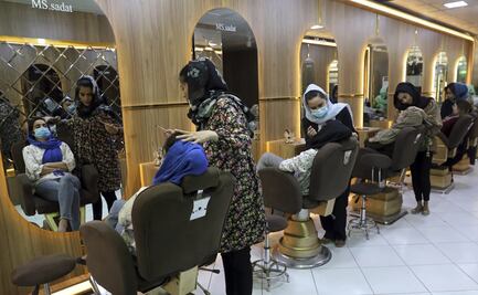 Talibanes prohíben salones de belleza para mujeres en Afganistán