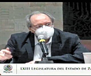 Regañan médicos a diputados por ponerse “sus moños”