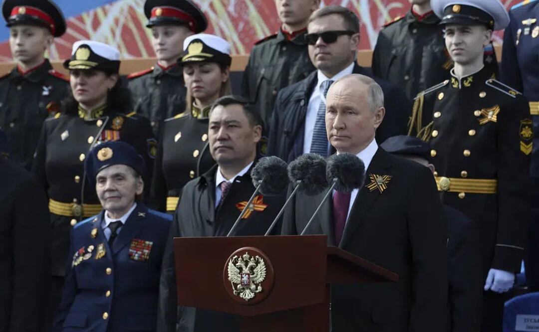 El presidente de Rusia Vladimir Putin ofrece su discurso del Día de la Victoria, en el 78vo aniversario de la derrota de la Alemania Nazi, en la Plaza Roja de Moscú, Rusia. Foto: AP