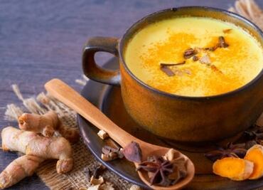 Agrega estas tres especias a la leche y reducirás el riesgo de contraer Parkinson o Alzheimer