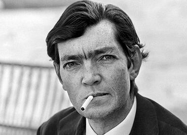 Charles Darwin y Julio Cortázar, en un día como hoy