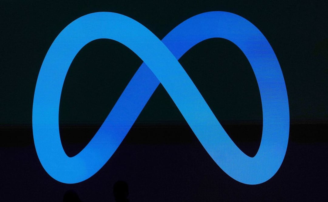 El logotipo de Meta se muestra en una pantalla de video en LlamaCon 2025, una conferencia para desarrolladores de IA, en Menlo Park, California, el 29 de abril de 2025. Foto: AP