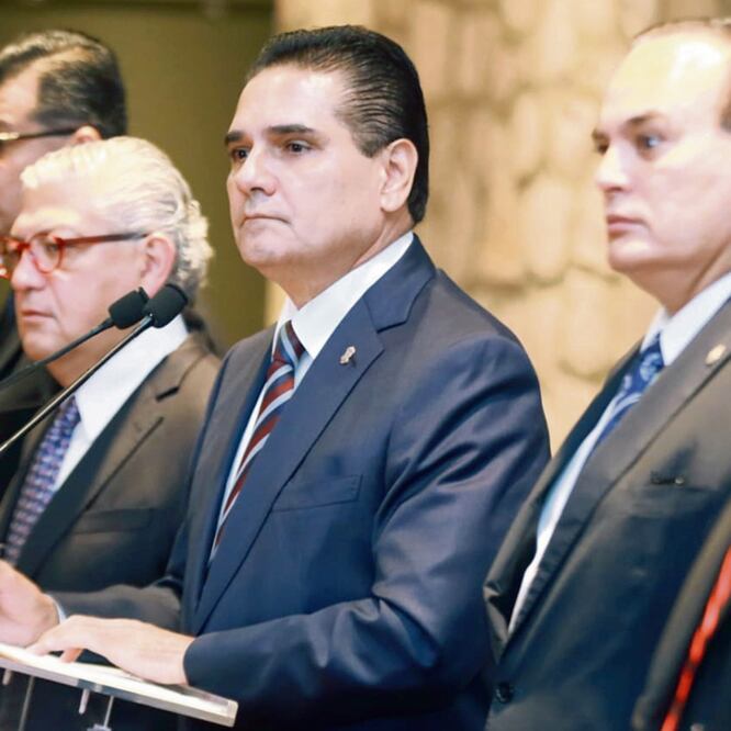 El mandatario de Michoacán, Silvano Aureoles, dijo que “no puede haber una autoridad paralela en gobiernos estatales”. CORTESÍA