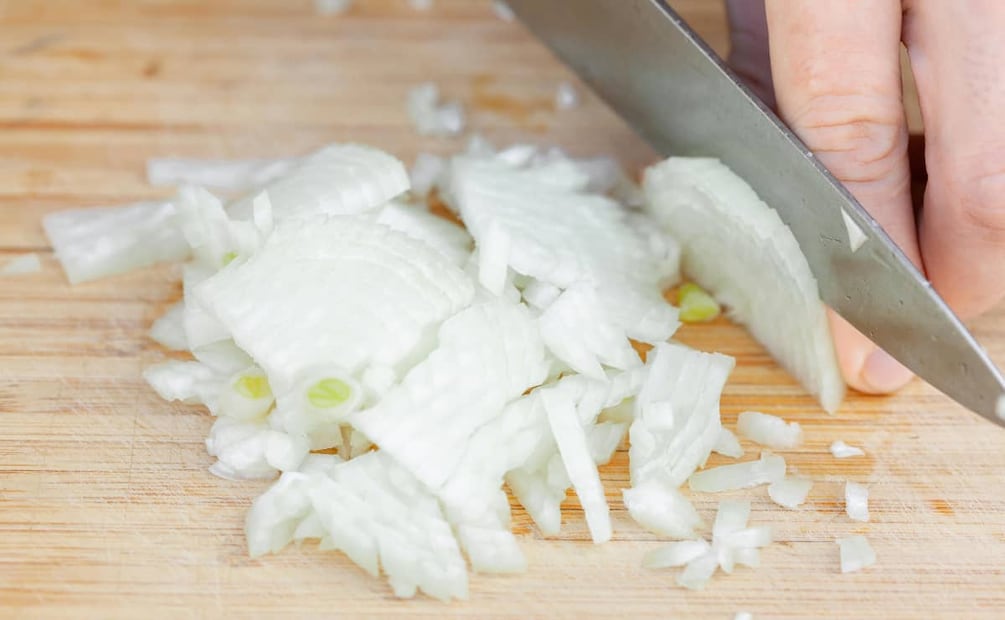 La cebolla esconde mucho más que un sabor intenso. Foto: Pexels.