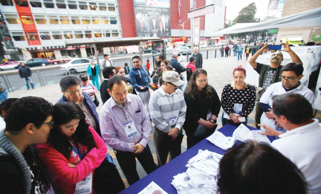 Durante la jornada de ayer se registró una participación de 22 mil 370 ciudadanos que representó el 4.8% del listado nominal de la delegación Cuauhtémoc (YADÍN XOLALPA. EL UNIVERSAL)