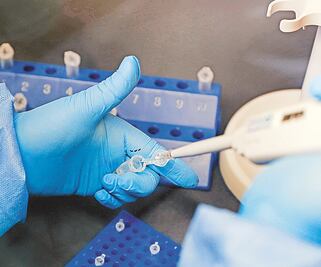 Positivos, pactos con laboratorios para dosis de vacunas, aseguran