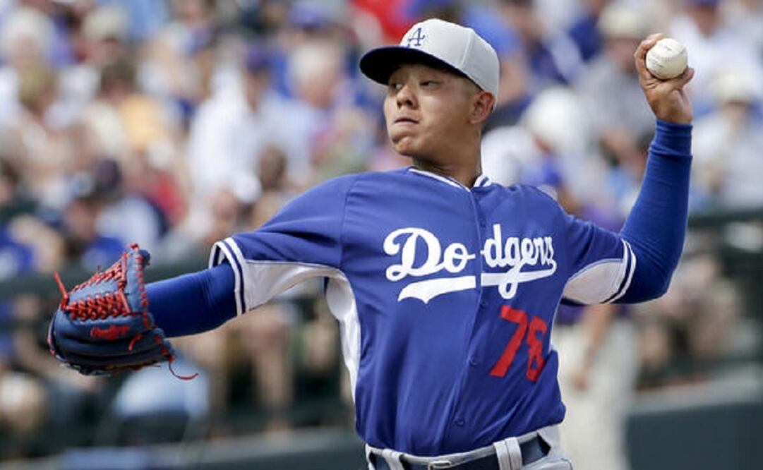 Top Dodgers pitching prospect Julio Urías was approached for an interview by an English-speaking reporter. Befuddled, the 19-year old lefty from Mexico looked around, searching for the right words. (Photo: AP)