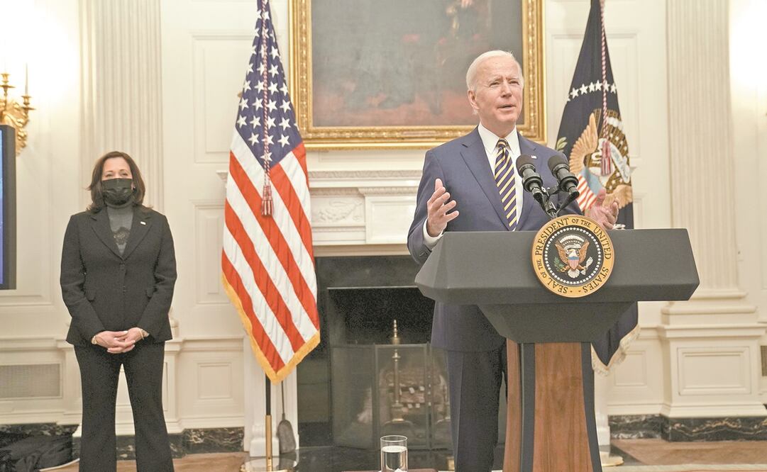El presidente Joe Biden, ayer en la Casa Blancaal abordar la respuesta a la crisis económica. Foto: Ken Cedeno. EFE