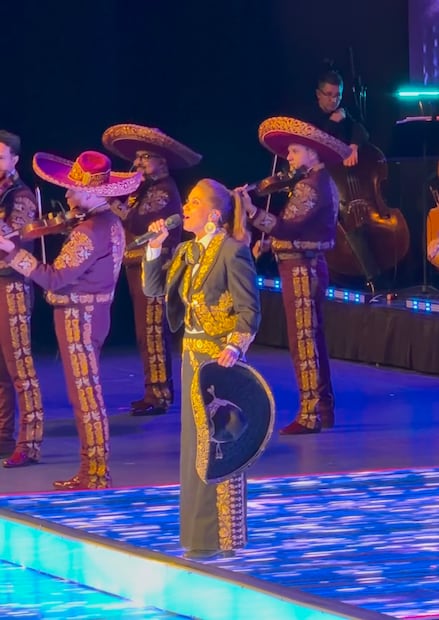 Lucero con un traje charro en México Vibra. Foto: Abril Macias | El Universal