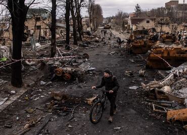 "Esto fue hecho por profesionales, probablemente británicos": Kremlin niega atrocidades cometidas en Ucrania