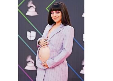 Mon Laferte presume en redes el nacimiento de Joel: “Ya soy mamá”