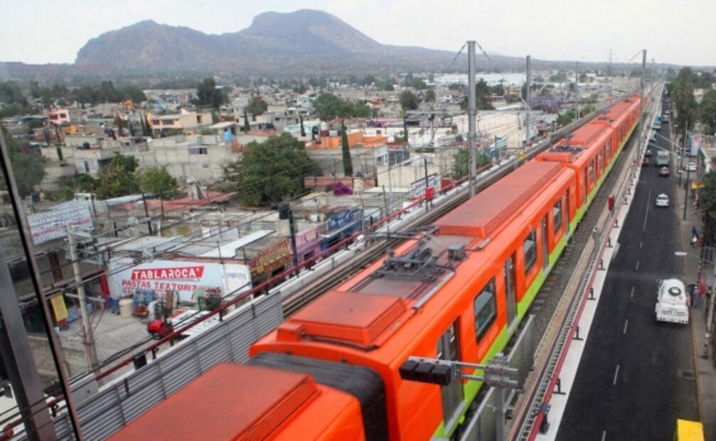 "La vida peligraba y me hacía mensa. Yo y todos"; crónica de Mónica Lavín sobre la Línea Dorada en 2014