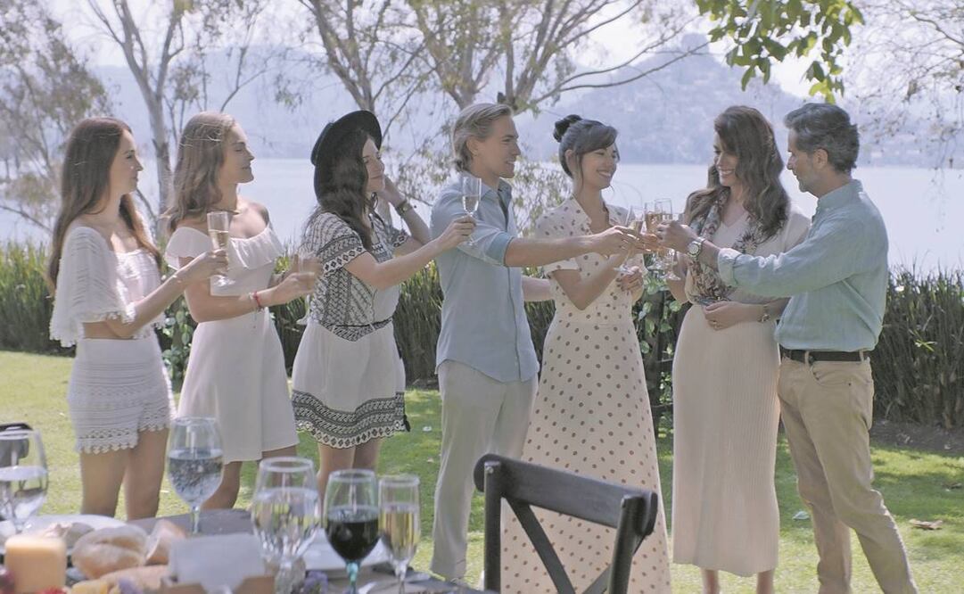 Un padre de familia descubre que por tanta entrega al trabajo no conoce a su esposa y sus tres hijas. Foto: Imagen