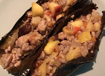 Chiles pasilla de otoño con crema de almendra