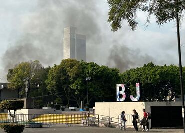 “Estábamos trabajando cuando el humo negro entró por las ventanas”; empleados relatan cómo vivieron el incendio en la Benito Juárez