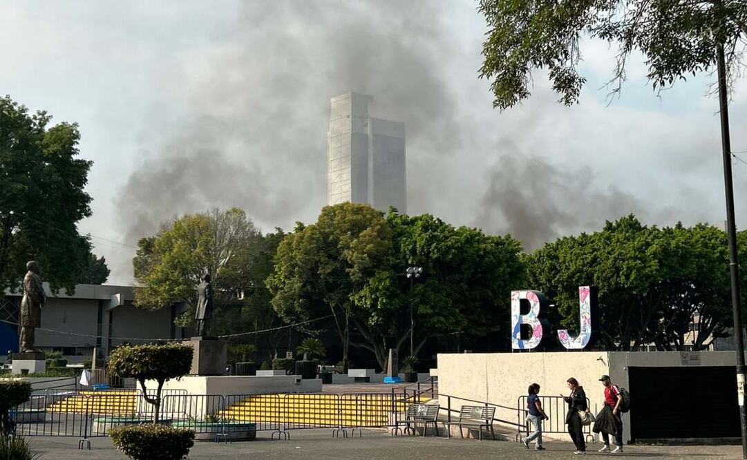 Servicios de Emergencias trabajan en las instalaciones de la Alcaldía Benito Juárez donde se registra un incendio (11/12/2024). Foto: Iván Montaño / EL UNIVERSAL