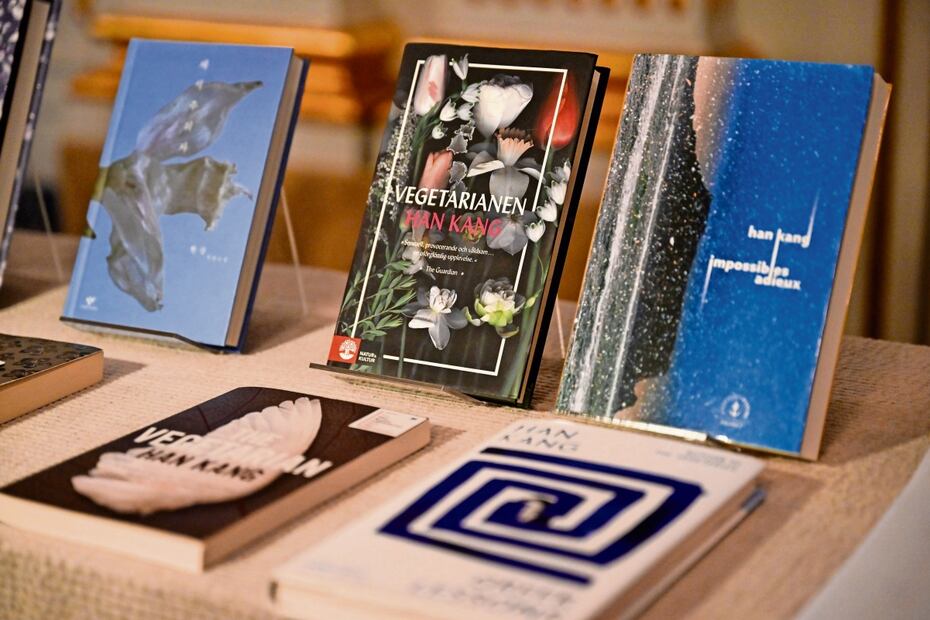 Librerías de Estocolmo, como de todo el mundo, desplegaron los libros de Han Kang, en las mesas de novedades. Y su editorial ya ofrece en preventaWe Do Not Part, que se publicará en enero. Foto: Jessica Gow | EFE / EPA