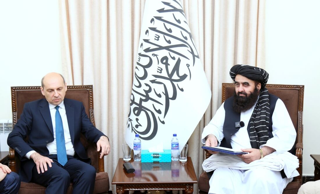 El Embajador de la Federación de Rusia, Sr. Dmitry Zhirnov, se reunió con el Ministro de Asuntos Exteriores de la AAA, Maulvi Amir Khan Mottaki. Foto: X -@MoFA_Afg