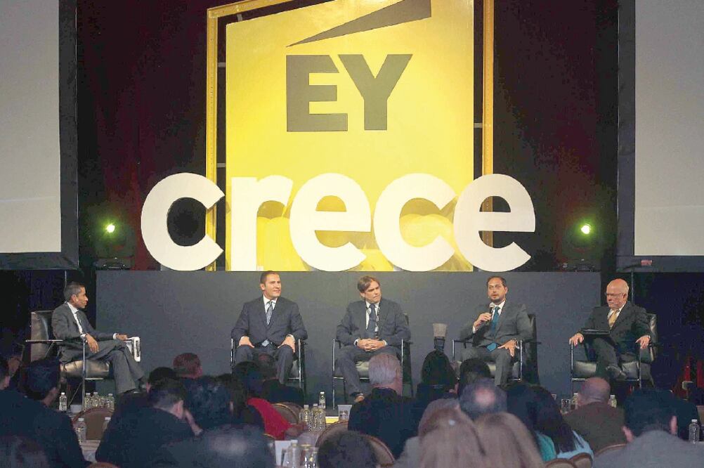 Rafael Moreno Valle participó en un foro organizado por la consultoría EY (ESPECIAL)