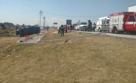 Mueren cuatro en volcadura en Circuito Exterior Mexiquense