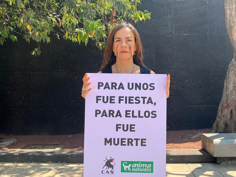 Activistas se manifiestan contra las corridas de toros - Foto: Fernanda Dávalos