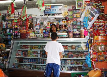 Covid-19 agrava cierre de tienditas de la esquina; estiman que 300 mil bajen la cortina en 2020