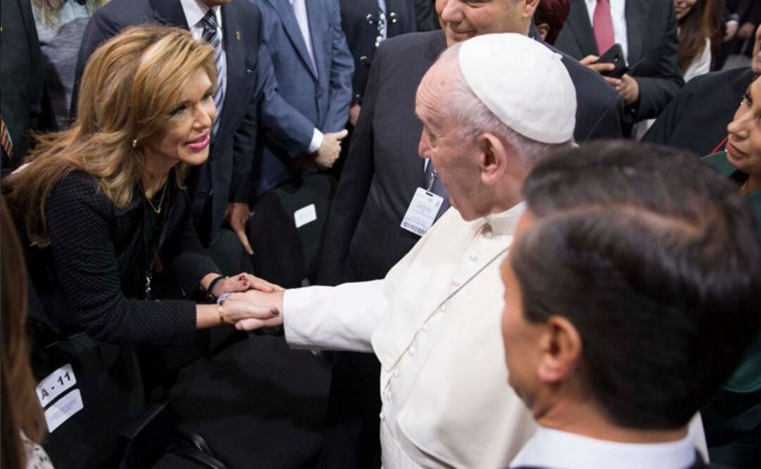 Políticos presumen sus fotos con el Papa 