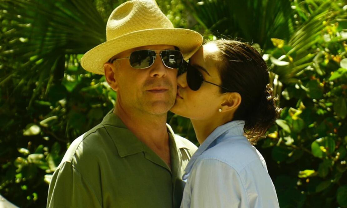 Bruce Willis y su esposa Emma Heming. El actor fue diagnosticado con Afasia frontotemporal: un trastorno neurológico que afecta principalmente el lenguaje. Foto: Instagram oficial.