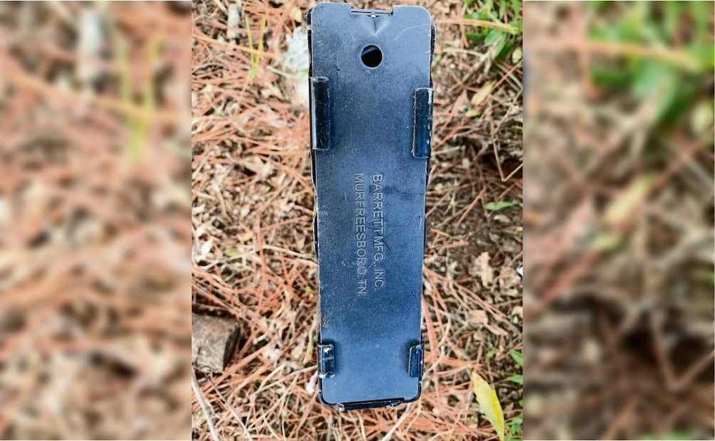 Tras el enfrentamiento, cartuchos y
armas quedaron en el campo. Foto: Valente Rosas / EL UNIVERSAL