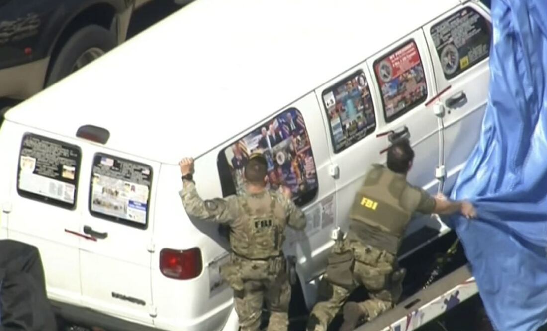 La unidad decomisada tiene pegadas innumerables adhesivos con logotipos de los Republicanos (Foto: AP)