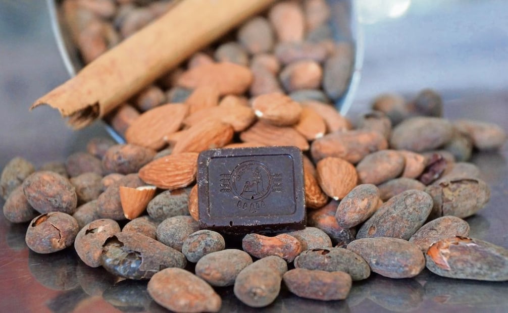 Las mujeres llevaban su propia mezcla al molino, pues el cacao lo conseguían de los árboles que tenían en sus casas. Foto: Edwin Hernández / EL UNIVERSAL