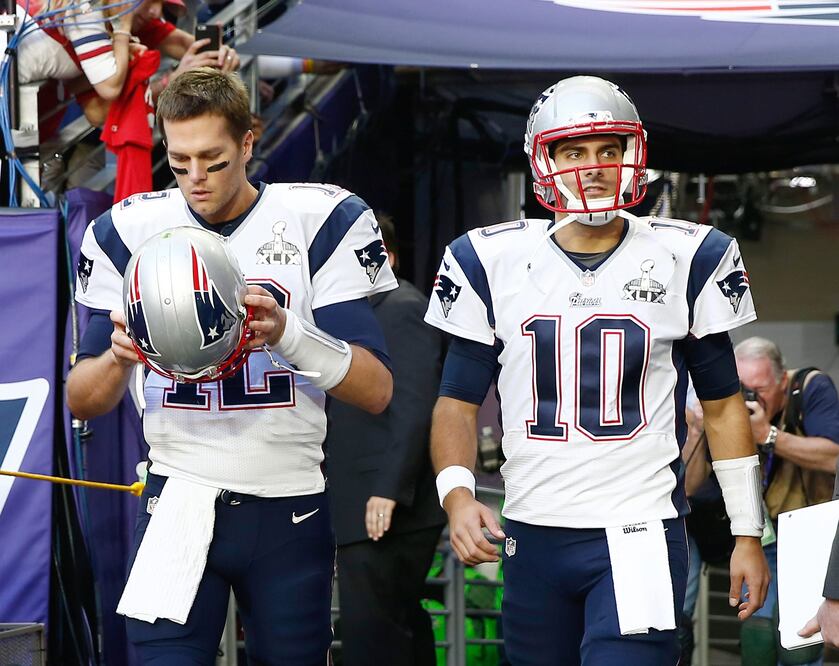 Tom Brady y Jimmy Garoppolo fueron compañeros en los Patriots. Foto: EFE