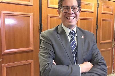 Baker niega ceder en comercio electrónico