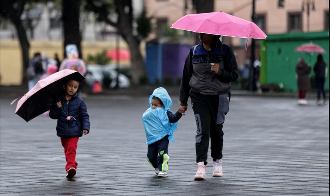 Llueve está tarde de miércoles en el centro de la alcaldía Xochimilco en la Ciudad de México, el 8 de octubre de 2025. Foto: Fernanda Rojas / EL UNIVERSAL
